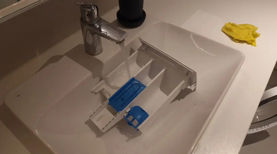 تمیز کردن دیسپنسر لباسشویی