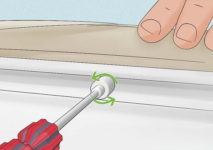 پیچ های نگهدارنده فلزی را بدون جدا کردن آن ها باز کنید.