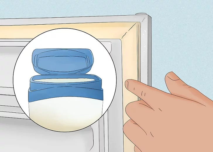 ژله نفتی را روی مهر و موم در امتداد سمت لولایی درب بمالید.