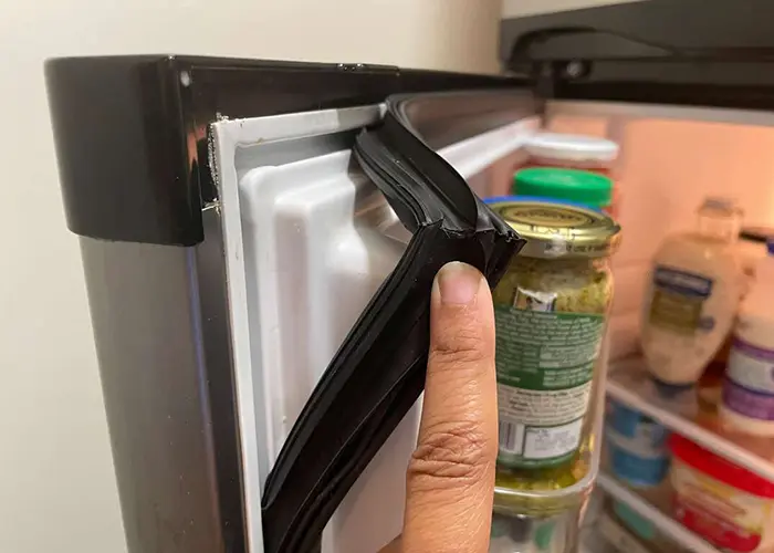 نحوه تعویض لاستیک درب یخچال به صورت گام به گام نحوه تعویض لاستیک درب یخچال به صورت گام به گام